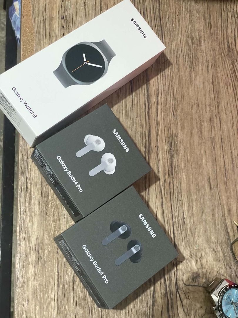 Samsung Galaxy Watch 8 44mm (Category: Wearables & Smart Watches) located in Manila. Submitted by cygarcia1993 (Listing ID 1469530537, Image 1). Description: - Brand new authentic Samsung items in original boxes - Samsung Galaxy Watch 8 (44mm size, sleek modern design) - Samsung Galaxy Buds4 Pro wireless earbuds with charging cases - Samsung 45W Power Adapter (Low Standby) - Samsung Galaxy SmartTag2 (1 Pack) for easy tracking.