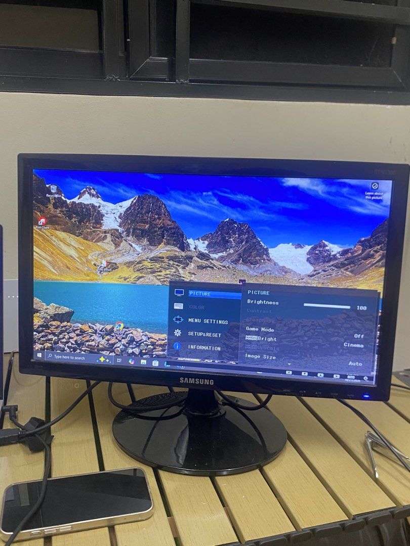 SAMSUNG MONITOR (Category: Desktops) located in Santa Rosa. Submitted by wayn_ (Listing ID 1469484411, Image 3). Description: Samsung Monitor S19D300NY 18.5” 60Hz VGA Port with free RGB in to HDMI HD CABLE plus adapter.