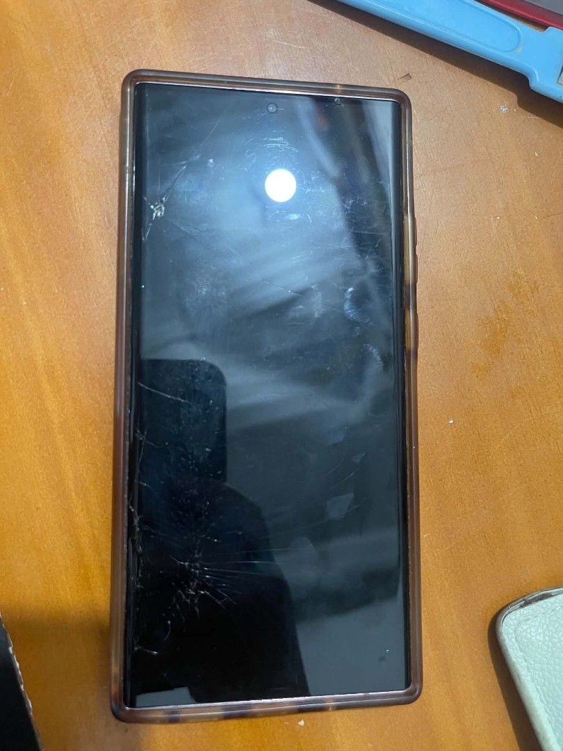 Samsung s20 note ultra (Category: Samsung) located in Manila. Submitted by shanaiah_bagro (Listing ID 1469430272, Image 2). Description: honest issue po is ung screen po is may line and black dot pero all working po sya and makinis din po ung likod, camera is very fine can zoom up to 48.9x ..
