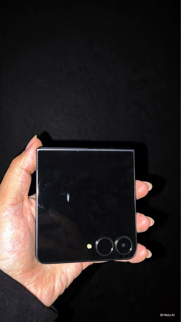 Samsung Z Flip 7 (Black 256gb) (Category: Android Others) located in Manila. Submitted by caseaholic.woman (Listing ID 1468872191, Image 2). Description: .