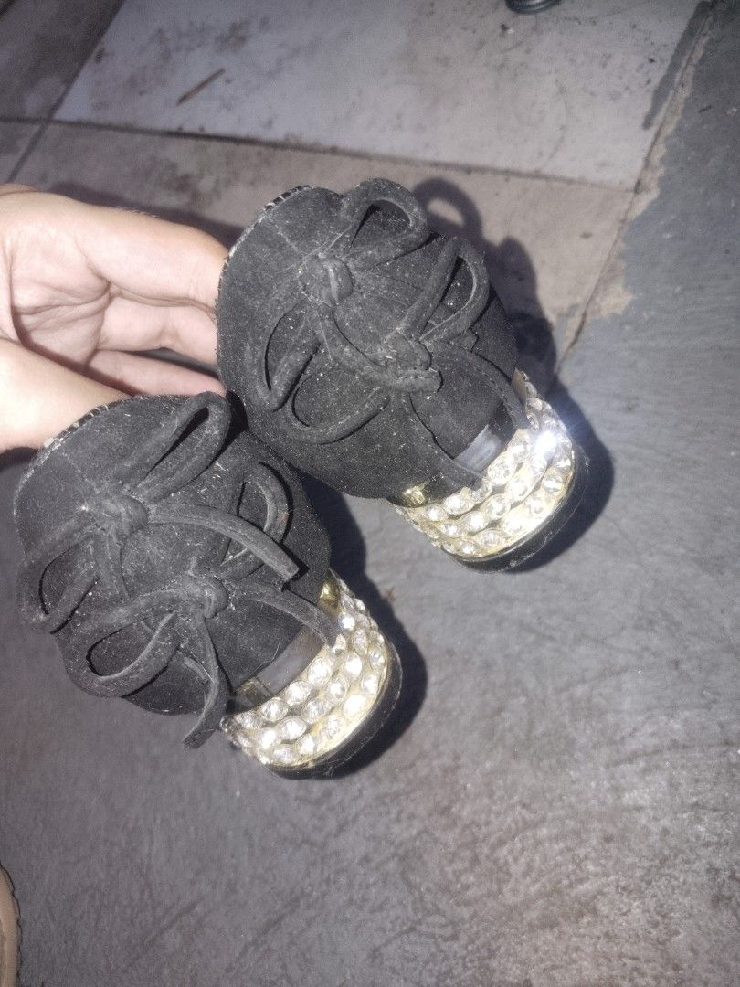 Sandals (Category: Flats & Sandals) located in Las Pinas. Submitted by ashierams (Listing ID 1469442331, Image 3). Description: .