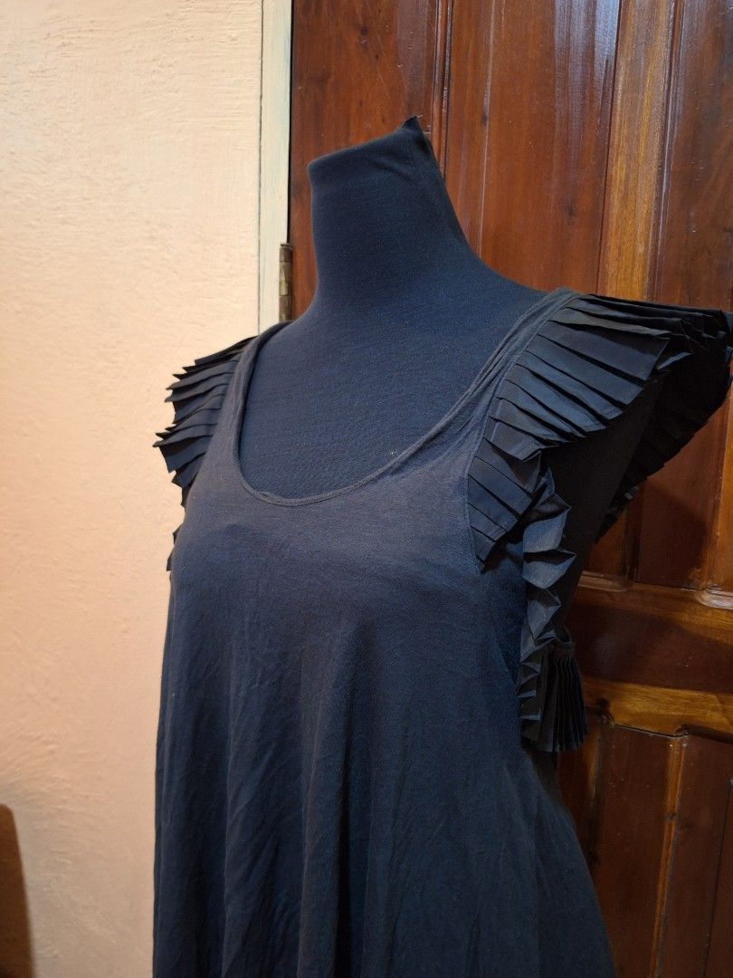 sass & bide denim black ruffled dress (Category: Dresses) located in Balamban. Submitted by ubethan (Listing ID 1469487461, Image 2). Description: - Brand: sass & bide - Style: Black midi dress with dark grey knit body and dark wash denim accents - Neckline: Scoop neckline - Details: Dramatic pleated ruffle shoulders and sleeves, designer tag inside - Fit: Regular women's sizing - Condition: Good wardrobe staple with unique structured design.