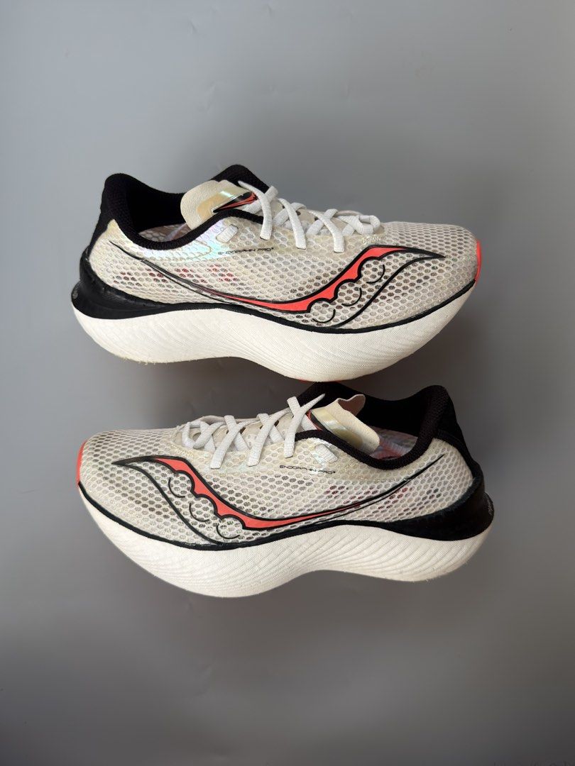 SAUCONY ENDORPHIN PRO 3 (Category: Sneakers) located in Legazpi City. Submitted by mr.solelution (Listing ID 1469494197, Image 2). Description: • SAUCONY ENDORPHIN PRO 3 ( women ) • SIZE: 7us / 38euro / 23.5cm • EXCELLENT CONDITION • SIGN OF USAGE, MINOR HEELDRAG LOCATION: LEGAZPI ALBAY BICOL 📍 PLUS SHIPPING FEE 💵.