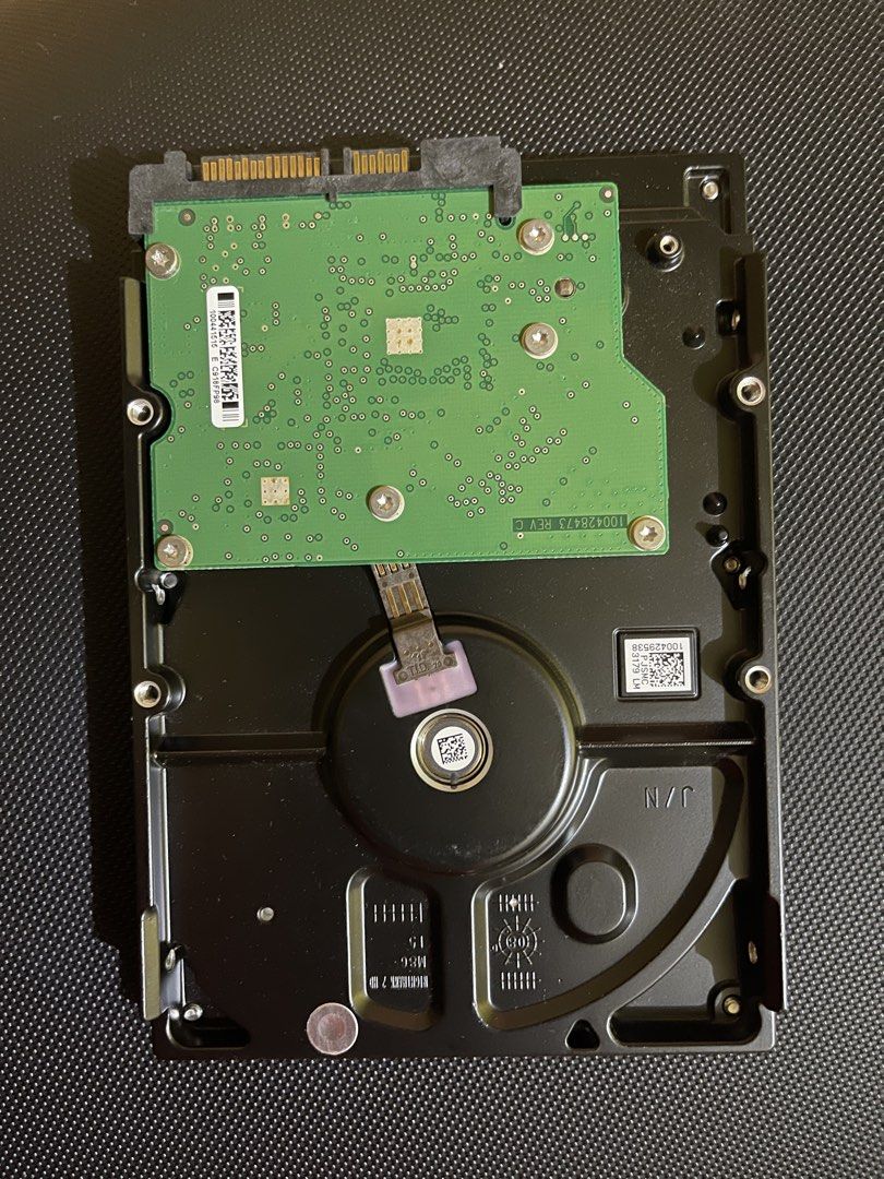Seagate Barracuda 7200.10 160GB Internal Hard Drive (Category: Hard Disks & Thumbdrives) located in Manila. Submitted by wisefalcon_87a86d (Listing ID 1469489699, Image 2). Description: - Brand/Model: Seagate Barracuda 7200.10 (Model: ST3160815AS) - Capacity: 160GB desktop hard drive - Form Factor: 3.5-inch with standard SATA interface - Condition: Pulled from a working system, fully tested, and freshly formatted - Ideal Use: Perfect for retro PC