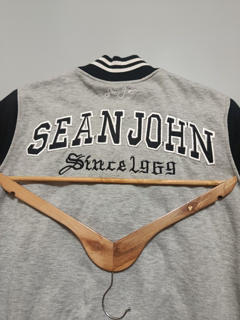 Sean John Varsity Jacket (Category: Coats, Jackets and Outerwear) located in Asingan. Submitted by stashko (Listing ID 1469483068, Image 3). Description: Sean John Varsity Jacket Like new! Dimensions👇🏽 Width 24 Length 27-28.