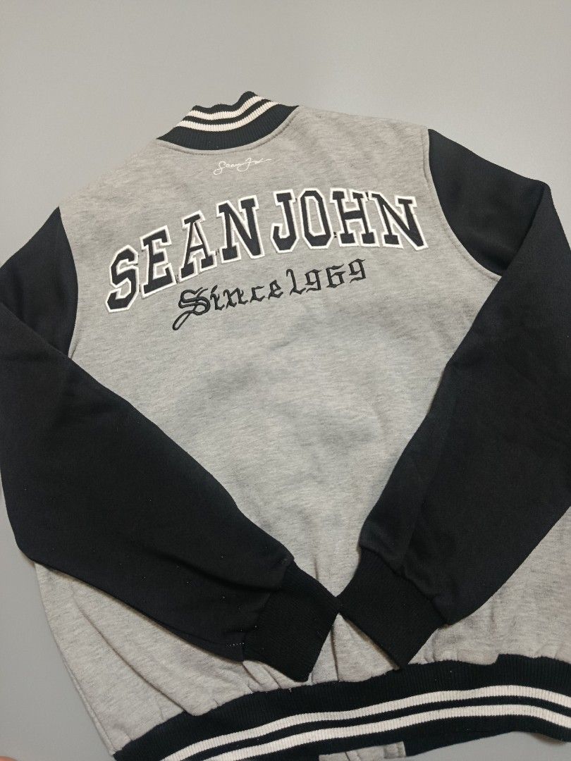 Sean John Varsity Jacket (Category: Coats, Jackets and Outerwear) located in Asingan. Submitted by stashko (Listing ID 1469483068, Image 1). Description: Sean John Varsity Jacket Like new! Dimensions👇🏽 Width 24 Length 27-28.