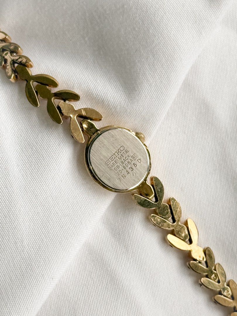 Seiko 1E20 Ruby Leaf Watch (Category: Women's Watches) located in Santo Tomas. Submitted by elegante07 (Listing ID 1469472762, Image 3). Description: (SUPER RARE) Seiko 1E20 Ruby Leaf Watch Details: * Good and in working condition ✨ * Dents on right side of the face but not that noticeable when worn * Beautiful combination of rubies and gold leaf shaped bracelet * Minimal fading on end parts of strap * Part of 1E20 line * Model hard to come-by * 