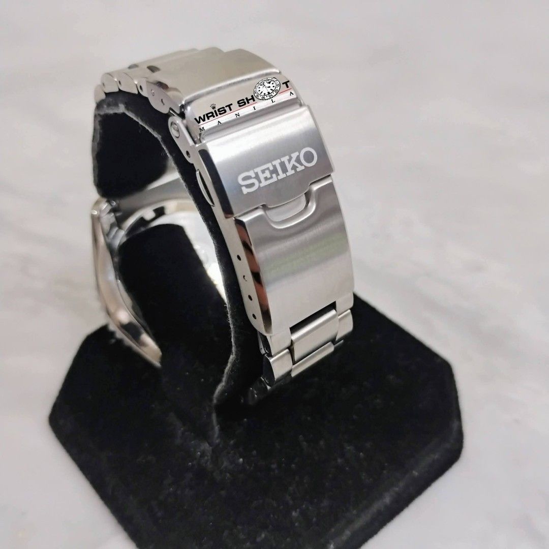 Seiko Prospex GMT Green Dial (Category: Everything Else Others) located in Quezon City. Submitted by wristshotmanila (Listing ID 1469400250, Image 3). Description: Seiko Prospex GMT Green Dial 65,000 pesos 1968 Diver's Modern Interpretation Reference: SPB381J1 Case: 42mm Movement: automatic Rating: 9/10 Year: 2023 Local AD Complete set red app: @wristshotmanila black app: @wristshotmanila #wristshotmanila #seikoprospex #seikogmt #seiko #seikowatc