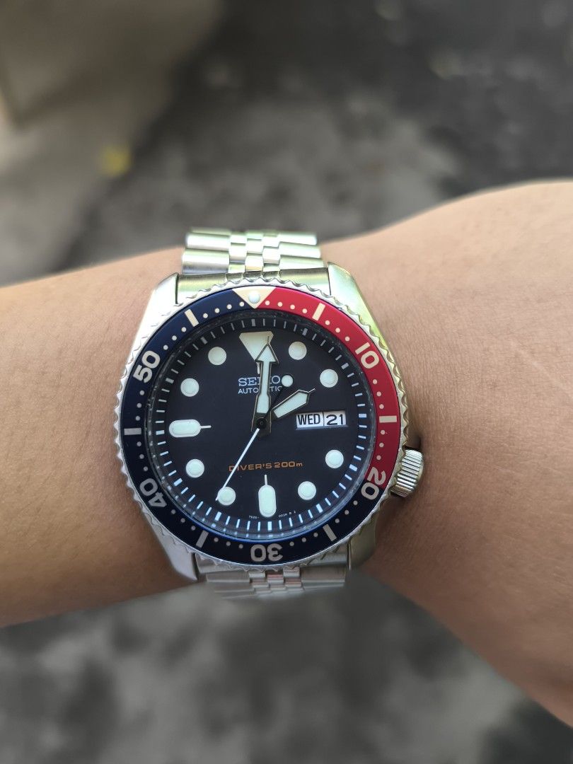 Seiko skx009k (Category: Men's Watches) located in Iriga City. Submitted by chris569 (Listing ID 1469440460, Image 1). Description: FOR SALE❗❗ Seiko skx009k Pepsi all original head except insert 7s26 automatic movement 42mm case diameter Price: 7500 nego Open for nationwide shipping via LBC Camarines Sur location Disclaimer: This is a pre-owned watch with normal scratches and signs of use. Please manage your expectations accordingly..