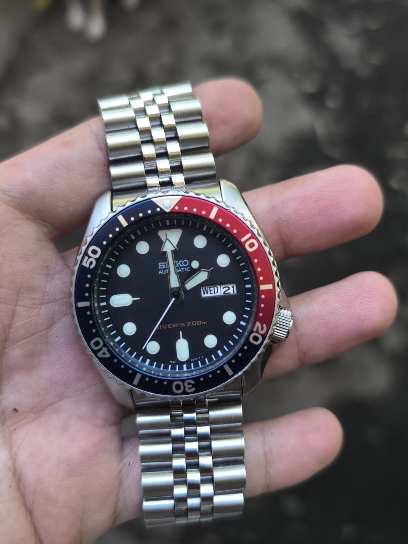 Seiko skx009k (Category: Men's Watches) located in Iriga City. Submitted by chris569 (Listing ID 1469440460, Image 2). Description: FOR SALE❗❗ Seiko skx009k Pepsi all original head except insert 7s26 automatic movement 42mm case diameter Price: 7500 nego Open for nationwide shipping via LBC Camarines Sur location Disclaimer: This is a pre-owned watch with normal scratches and signs of use. Please manage your expectations accordingly..