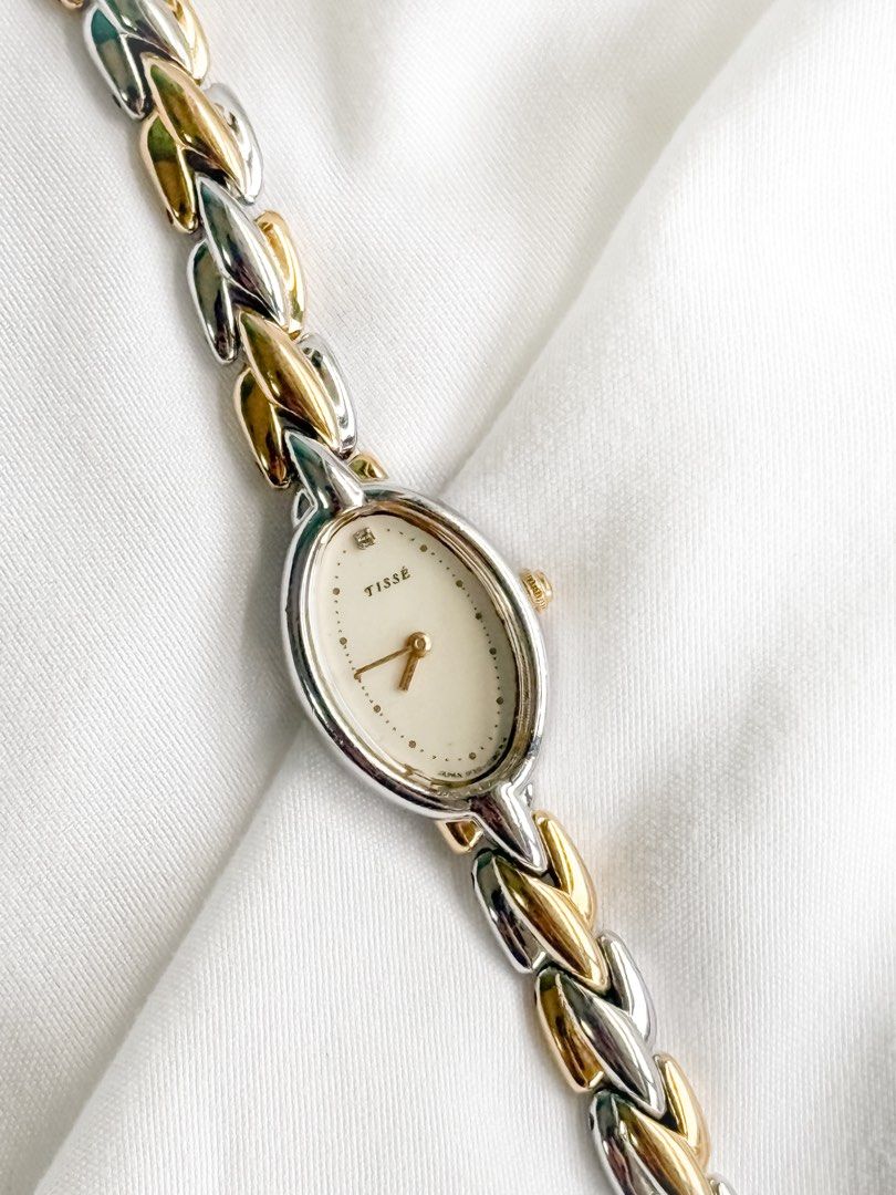 Seiko Tisse Oval with Diamond Indexes (Category: Women's Watches) located in Santo Tomas. Submitted by elegante07 (Listing ID 1469482338, Image 3). Description: (RARE) Seiko Tisse Oval with Diamond Indexes Details: * Excellent and in working condition ✨ * Model hard to come-by * 20 mm x 16.5 mm Case Diameter with crown * Adjustable Strap! Fits wrist (approx. 16.8 cm) * Quartz Movement Includes: 🤎 Newly replaced battery 🤎 Velvet Replacement Box 