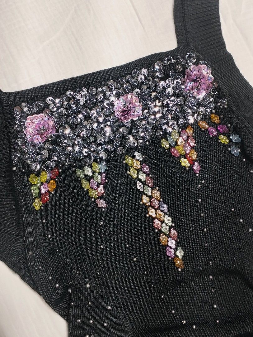 sequins top (Category: Sleeveless) located in Manila. Submitted by caroliraee (Listing ID 1469496212, Image 2). Description: .