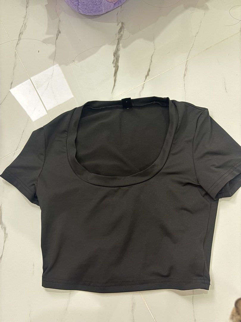 Shein Black Crop Top (Category: Shirts) located in Bulacan. Submitted by _bythepetitecollective (Listing ID 1469400746, Image 1). Description: Free if u buy 400 pesos worth of items.