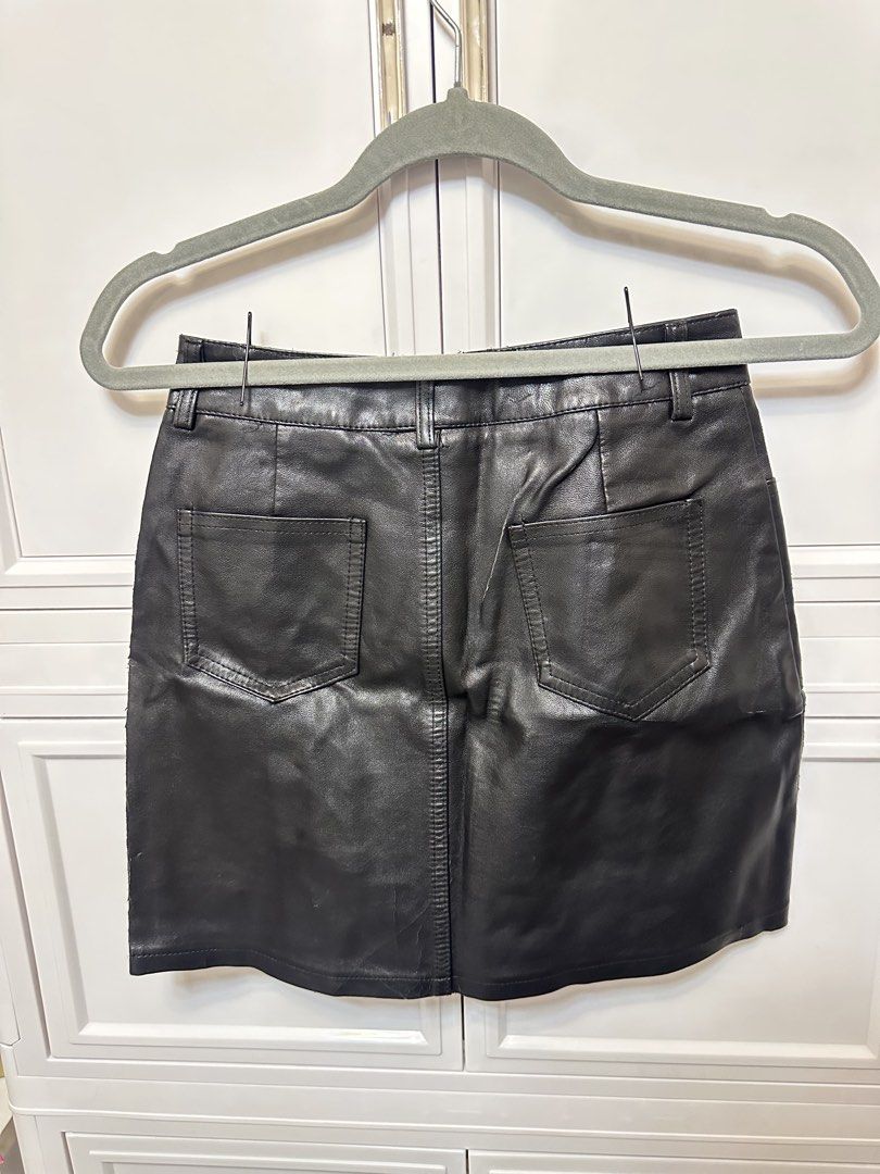 SHEIN Black Leather Skirts (Category: Skirts) located in Quezon City. Submitted by jeydeegmr (Listing ID 1469453122, Image 3). Description: Size small Waist 25-28 .