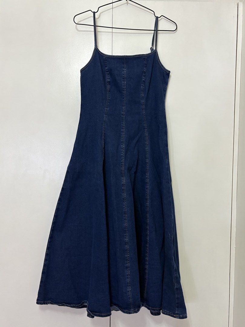 Shein Casual Denim Dress | Medium (Category: Dresses) located in Manila. Submitted by prelovedbymrsd (Listing ID 1469436431, Image 3). Description: 👗 PRE-LOVED CLOTHES FOR SALE 🛍️ DETAILS: - size medium (bust: 84cm ; waist: 76cm ; length: 110cm) - zipper back - adjustable spaghetti strap ORIGINAL PRICE: ₱942 selling price: ₱550 📌 PLEASE READ BEFORE BUYING: * All items are in good condition. * First to pay gets the item. * Discount available wh