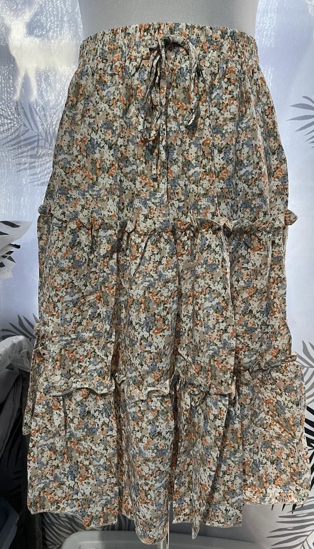 Shein Floral Skirt (Category: Skirts) located in Las Pinas. Submitted by elnictomasco (Listing ID 1469398073, Image 3). Description: Shein Floral Skirt Pick up or Shipping: LBC | J&T | Lalamove 📍Las Pinas City, Metro Manila .