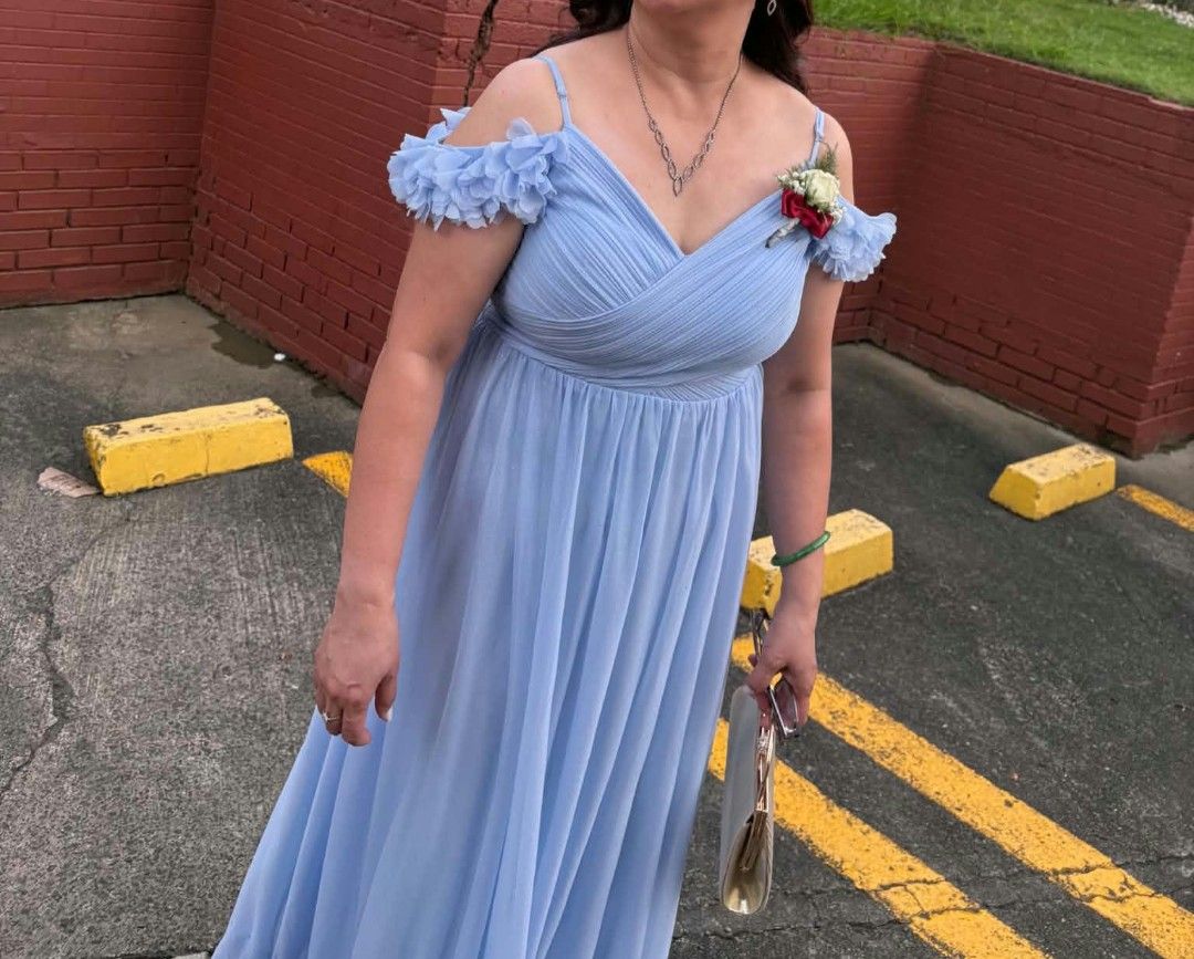 Shein Gown (Category: Evening dresses & gowns) located in Caloocan City. Submitted by fimanuel (Listing ID 1469535332, Image 2). Description: selling my gown only used once this October for my ninang era❤️🥰 bought last September at Shein online almost new sparkling fabric Size Xl for only P 1390.00 original price 2240.00 rfs no storage.