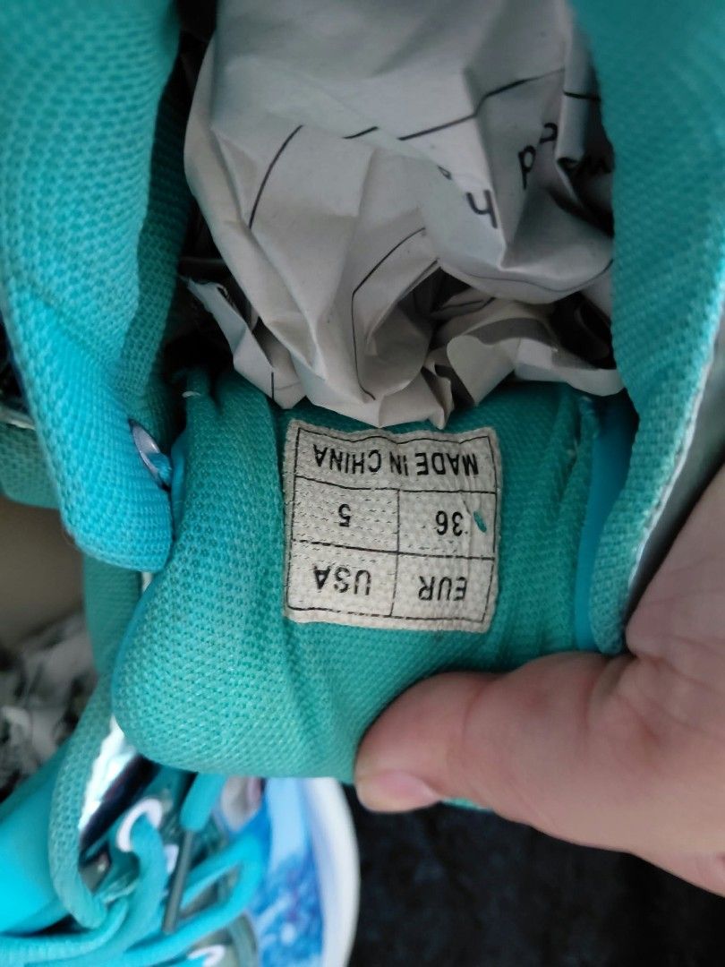 Shoes (Category: Babies & Kids Fashion) located in Manila. Submitted by rubymielbona (Listing ID 1469486398, Image 3). Description: - Product: Girls Frozen Roller Shoes / Heelys - Color: Turquoise Blue with metallic finish - Size: EUR 36 / US 5 - Design: Elsa and Anna character graphics on the side - Features: Retractable/built-in wheels on the sole for skating and walking - Condition: Good pre-owned condition.