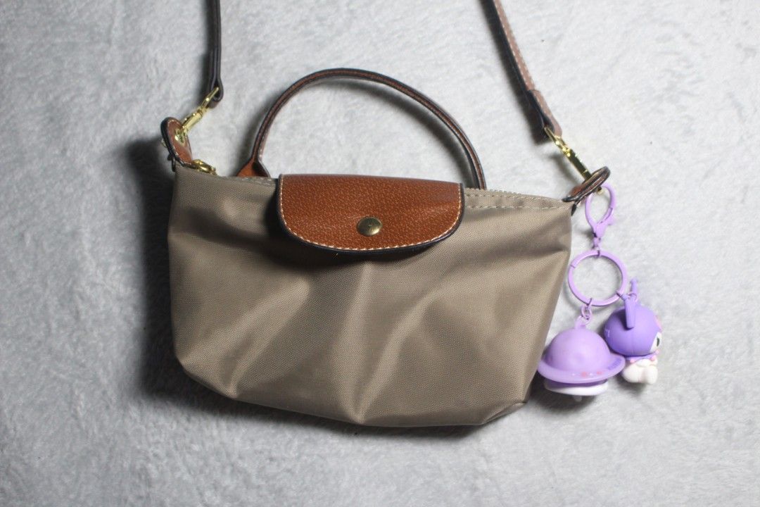 Shoulder Bag (Category: Shoulder Bags) located in Tarlac. Submitted by trishatrish3 (Listing ID 1469406834, Image 1). Description: .