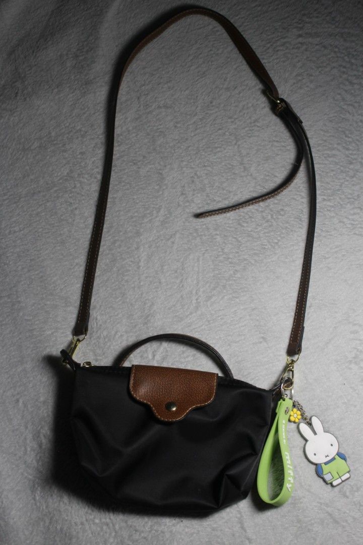 Shoulder Bag (Category: Shoulder Bags) located in Tarlac. Submitted by trishatrish3 (Listing ID 1469406834, Image 3). Description: .