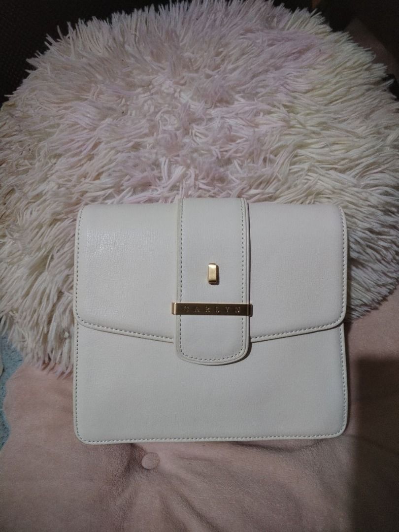 Shoulder Bag Carlyn Hester off White (Category: Shoulder Bags) located in Las Pinas. Submitted by zealtiger.d9a20f (Listing ID 1469486524, Image 1). Description: Carlyn Kester Shoulder Bag in off white or cream color, featuring gold-tone brand plate and vertical buckle strap details Good as New pwedeng ipang regalo .