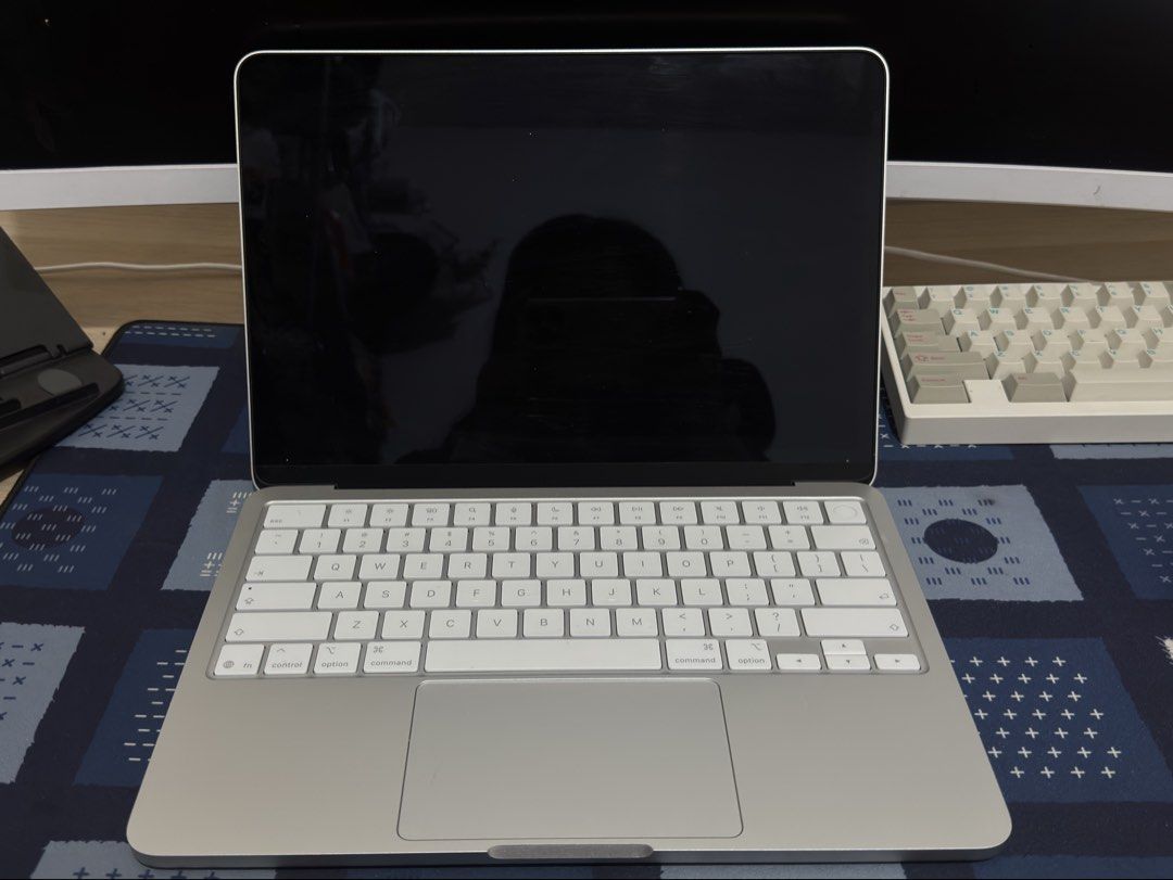 Silver Apple MacBook Neo 512 gb (Category: Laptops & Notebooks) located in Manila. Submitted by redreddreddi (Listing ID 1469536522, Image 2). Description: - silver - 512 gb, 13-inch, A18 pro chip - warranty until july 2027 - complete with box and charger - no flaws, in mint condition.