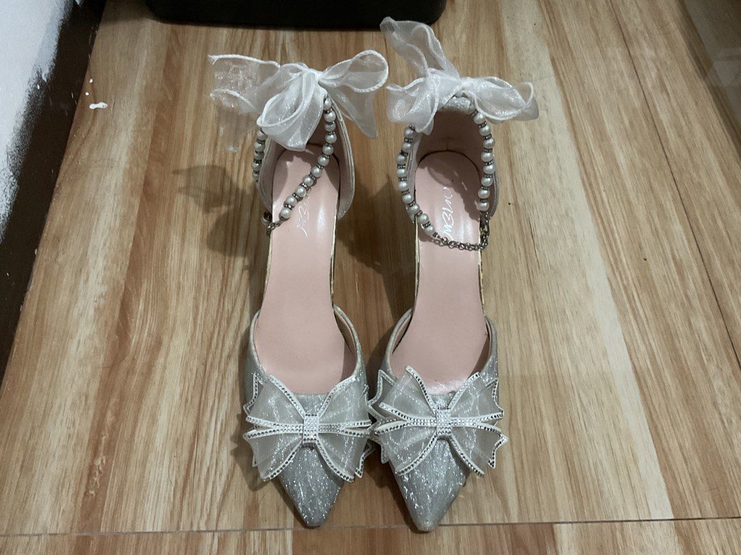 Silver Glitter Bow Heels | Size 40 (Category: Heels) located in Santa Rosa. Submitted by silvercloud_c774d5 (Listing ID 1469549827, Image 1). Description: Silver Glitter Bow Heels | Size 40 | ₱550 Selling these pretty silver glitter heels with pearl straps, rhinestone details, and cute organza bows! Perfect for parties, birthdays, graduation, or other special occasions. Price: ₱550 Size: 40 Condition: Used once only ⚠️ Flaws: Has some minor flaws