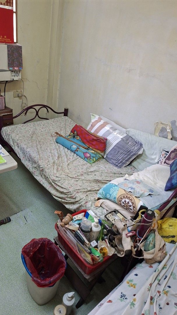 Single Metal Bed Frame (Category: Bed Frames & Mattresses) located in Manila. Submitted by daisythejane (Listing ID 1469537700, Image 1). Description: ❗️available by mid dec 2026 pa ❗️ - Sturdy metal frame - Pick up only from location paco manila size: 3ft (92cm) width 2 ft height 77 in. Length.