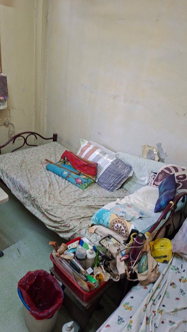 Single Metal Bed Frame (Category: Bed Frames & Mattresses) located in Manila. Submitted by daisythejane (Listing ID 1469537700, Image 2). Description: ❗️available by mid dec 2026 pa ❗️ - Sturdy metal frame - Pick up only from location paco manila size: 3ft (92cm) width 2 ft height 77 in. Length.