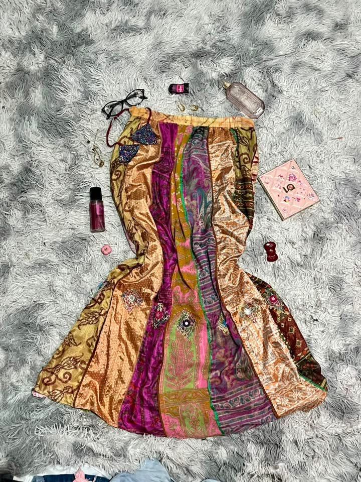SKIRT HANDPICKED INCH? (Category: Skirts) located in Manila. Submitted by swiftfox_3be09d (Listing ID 1469495484, Image 1). Description: hearing offers po:).