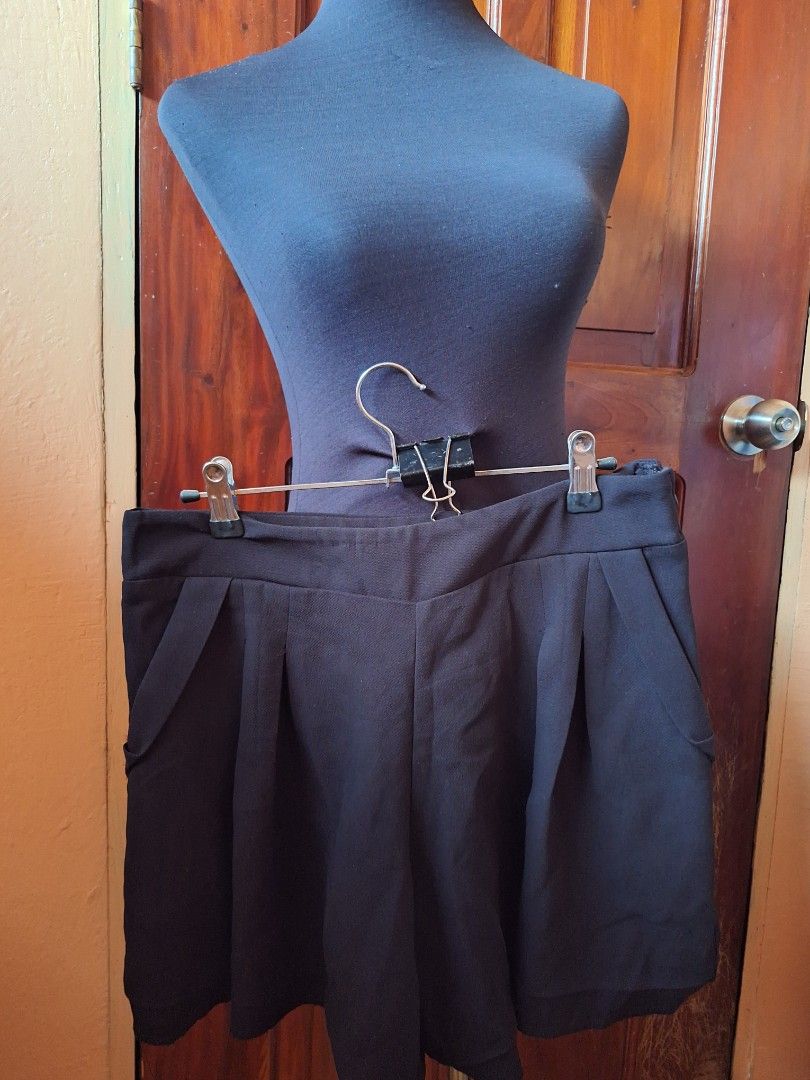 SKIRT SHORTS black pleated structured design mini length (Category: Skirts) located in Balamban. Submitted by ubethan (Listing ID 1469460799, Image 1). Description: Waist: 30.5 in" Length: 15 in" - Color: Black - Style: High-waist with structured pleats front and back - Size: Measures roughly 14 to 15 inches across the waist (laid flat) - Condition: Clean fabric, no stains, no loose threads - Versatility: Perfect for both office wear and casual o