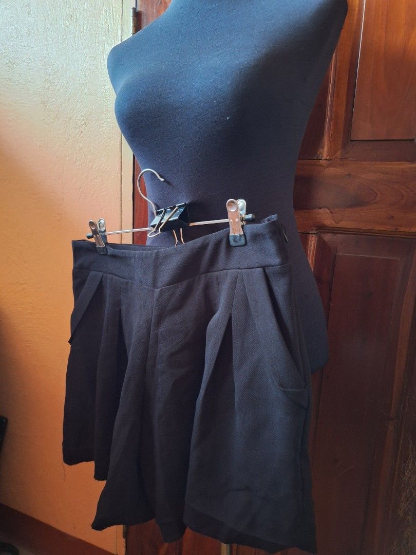 SKIRT SHORTS black pleated structured design mini length (Category: Skirts) located in Balamban. Submitted by ubethan (Listing ID 1469460799, Image 3). Description: Waist: 30.5 in" Length: 15 in" - Color: Black - Style: High-waist with structured pleats front and back - Size: Measures roughly 14 to 15 inches across the waist (laid flat) - Condition: Clean fabric, no stains, no loose threads - Versatility: Perfect for both office wear and casual o