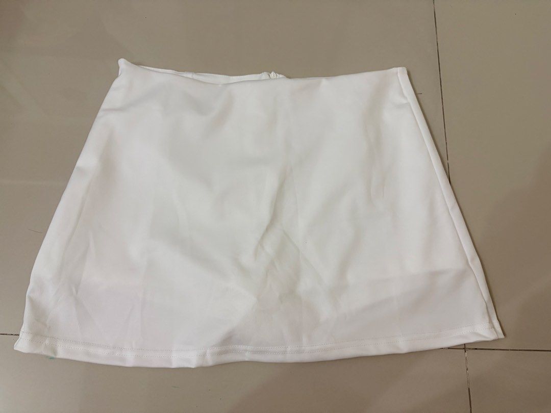 Skirt with inner shorts (Category: Skirts) located in Quezon City. Submitted by myfabpreloved (Listing ID 1469517679, Image 1). Description: Stretchable fit upto 32” .