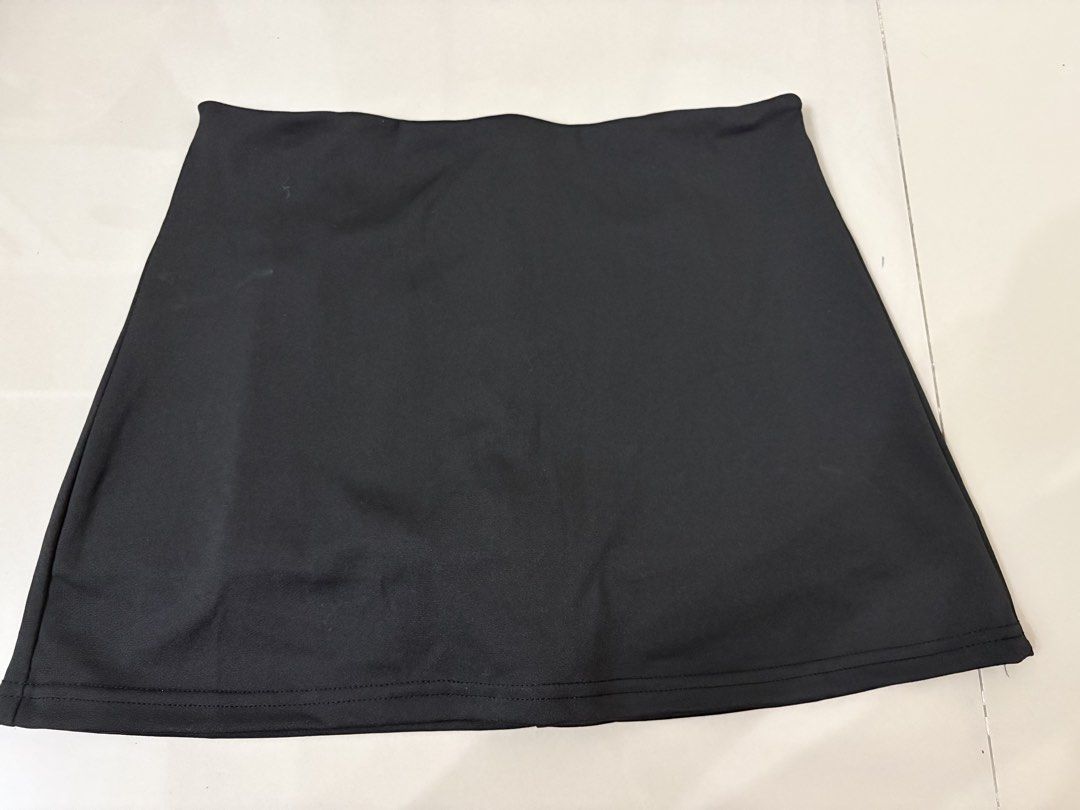 Skirt with inner shorts (Category: Skirts) located in Quezon City. Submitted by myfabpreloved (Listing ID 1469517904, Image 3). Description: New Fit upto 30-31” Stretchable.