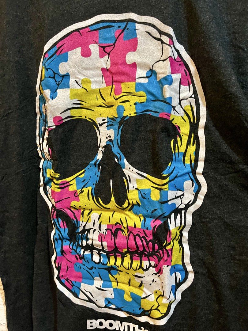 Skull Graphic Tshirt (Category: Tshirts & Polo Shirts ) located in Manila. Submitted by brex_3108 (Listing ID 1469443051, Image 3). Description: 🔥 Bold, colorful skull design — perfect for streetwear and casual outfits! ✔️ Brand: BOOMTHO! ✔️ Size: Large (L) ✔️ Color: Dark Gray / Charcoal ✔️ Material: 100% Cotton ✔️ Made in Mexico 🇲🇽 ✔️ Eye-catching multicolor graphic print 📏 Actual Measurements: • Width (pit-to-pit): 20 inches • Length: 27 in