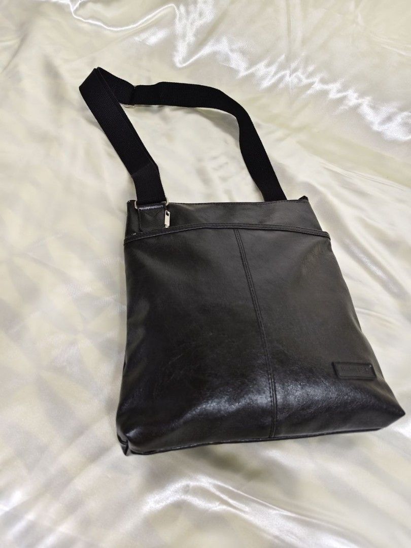 SLING BAG 11/14" (Category: Cross-body Bags) located in Gamu. Submitted by 2022bagsbunny (Listing ID 1469401143, Image 3). Description: .