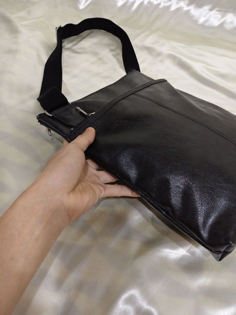 SLING BAG 11/14" (Category: Cross-body Bags) located in Gamu. Submitted by 2022bagsbunny (Listing ID 1469401143, Image 2). Description: .