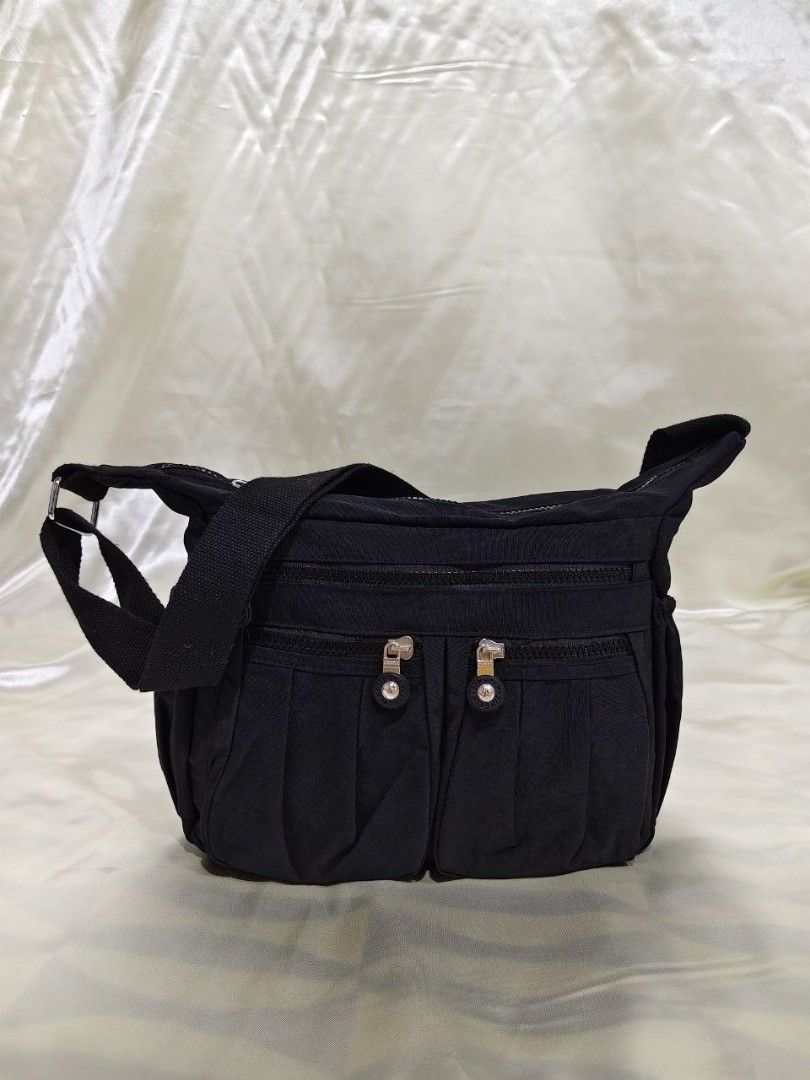 SLING BAG 11/9" (Category: Cross-body Bags) located in Gamu. Submitted by 2022bagsbunny (Listing ID 1469401038, Image 1). Description: .
