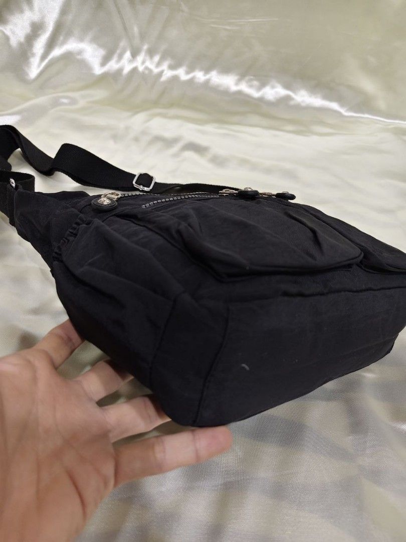 SLING BAG 11/9" (Category: Cross-body Bags) located in Gamu. Submitted by 2022bagsbunny (Listing ID 1469401038, Image 3). Description: .