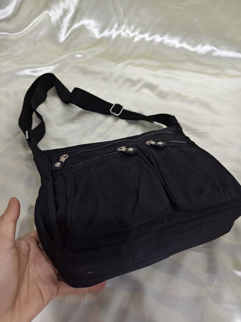 SLING BAG 11/9" (Category: Cross-body Bags) located in Gamu. Submitted by 2022bagsbunny (Listing ID 1469401038, Image 2). Description: .