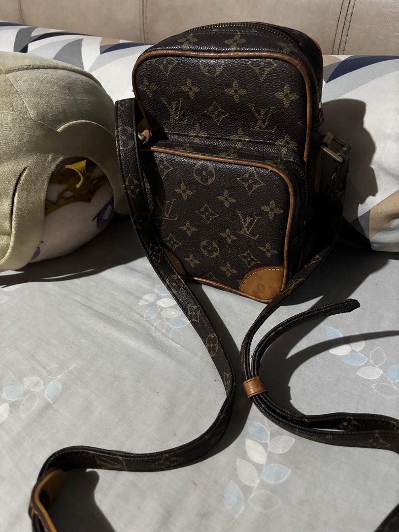 Sling Bag (Category: Luxury Bags & Wallets) located in Manila. Submitted by cleverdog_2c1729 (Listing ID 1469515335, Image 2). Description: Sling bag for sale..