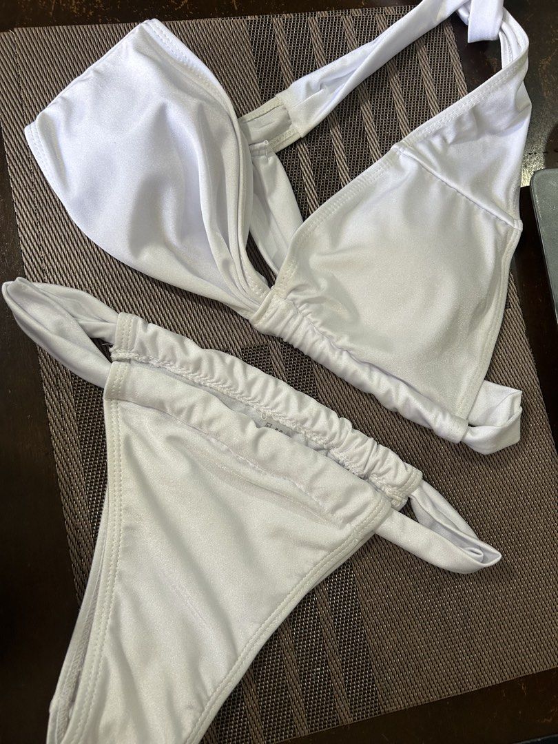 Small white one-shoulder bandeau bikini set 2 piece (Category: Bikinis & Swimsuits) located in General Trias. Submitted by aprilocampo0412 (Listing ID 1469403243, Image 2). Description: Small white one-shoulder bandeau bikini set 2 piece.