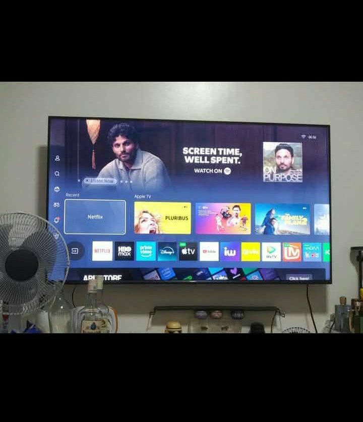 Smart TV with Remote Control (Category: TV) located in Manila. Submitted by kwinespino65332 (Listing ID 1469556543, Image 2). Description: Devant Smart Tv 55'inch slightly used no issue negotiable P43,000 8mos ago for sale for only P20000 only !!! lucky to have it!!.
