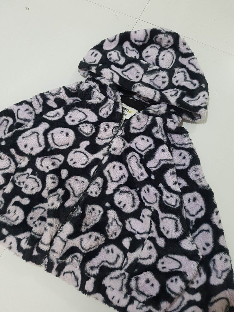 Smiley x H&M (Category: Announcements) located in Imus. Submitted by gabrielseth_12 (Listing ID 1469454422, Image 2). Description: Smiley x H&M Crop jacket Size medium to large (women’s) Excellent condition 250pesos +shipped Imus cavite location.