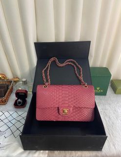 (Category: ) located in . Submitted by luxury_district.korea (Listing ID 1469448001, Image 1). Description: .