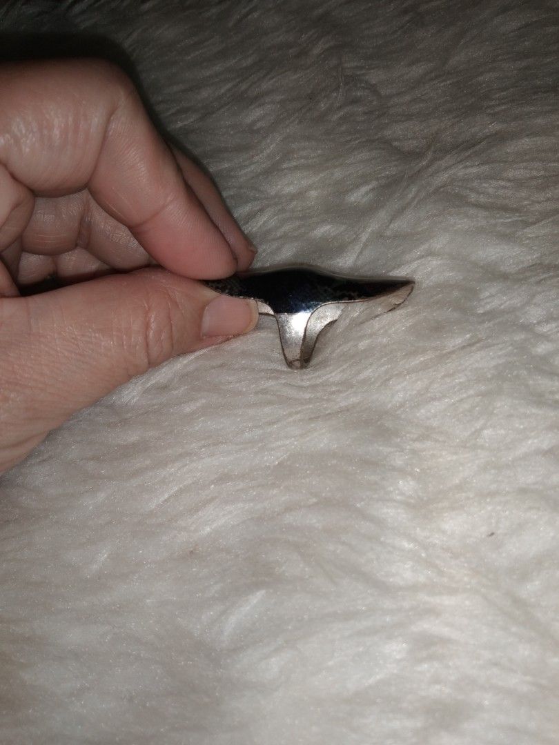 Snake skin design size8 ring (Category: Rings) located in Quezon City. Submitted by eidorableshop (Listing ID 1469394404, Image 2). Description: .