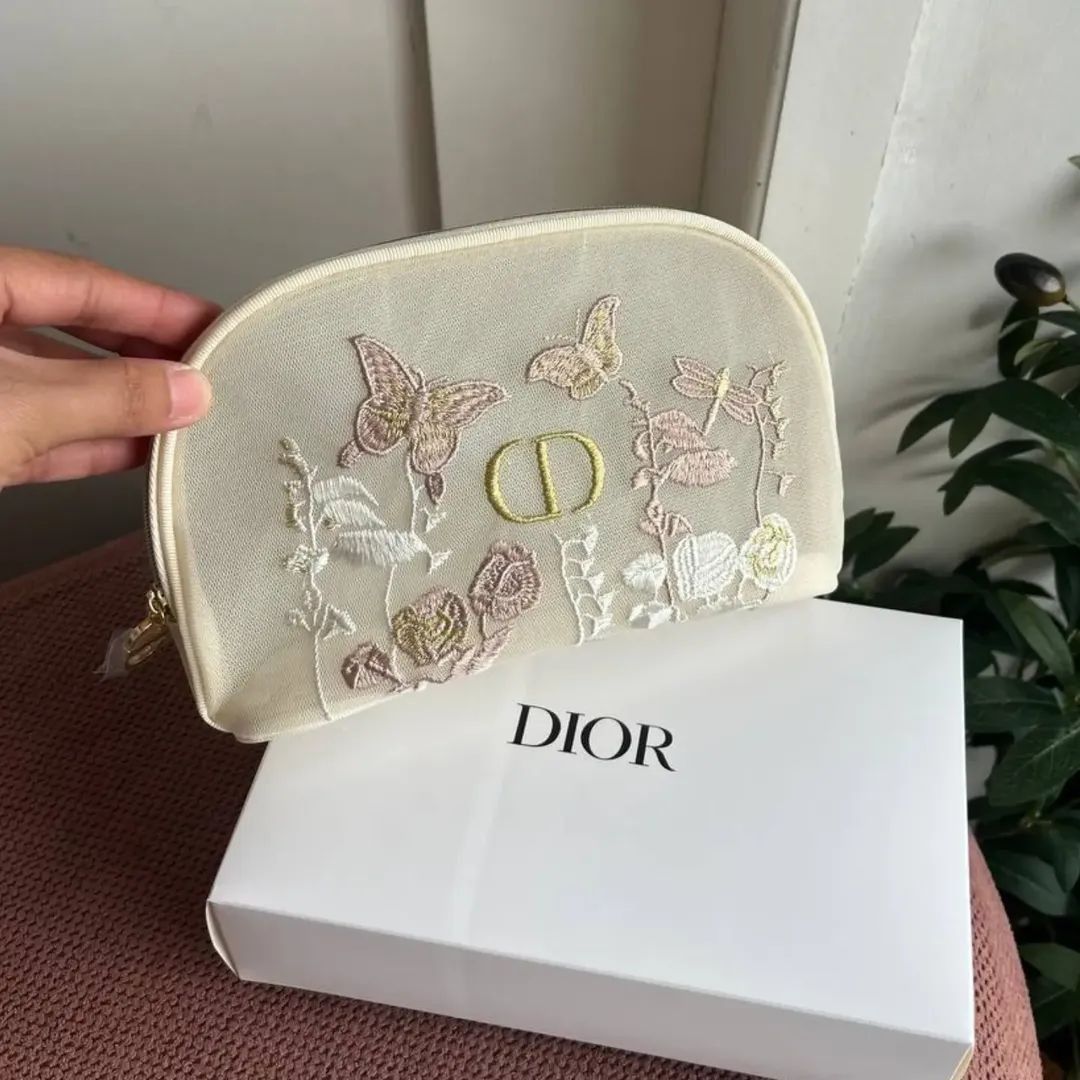 Soft pastels, delicate embroidery, pure Di☁️r elegance (Category: Purses & Pouches) located in Caloocan City. Submitted by dripandvaporloungeph (Listing ID 1469541027, Image 3). Description: .