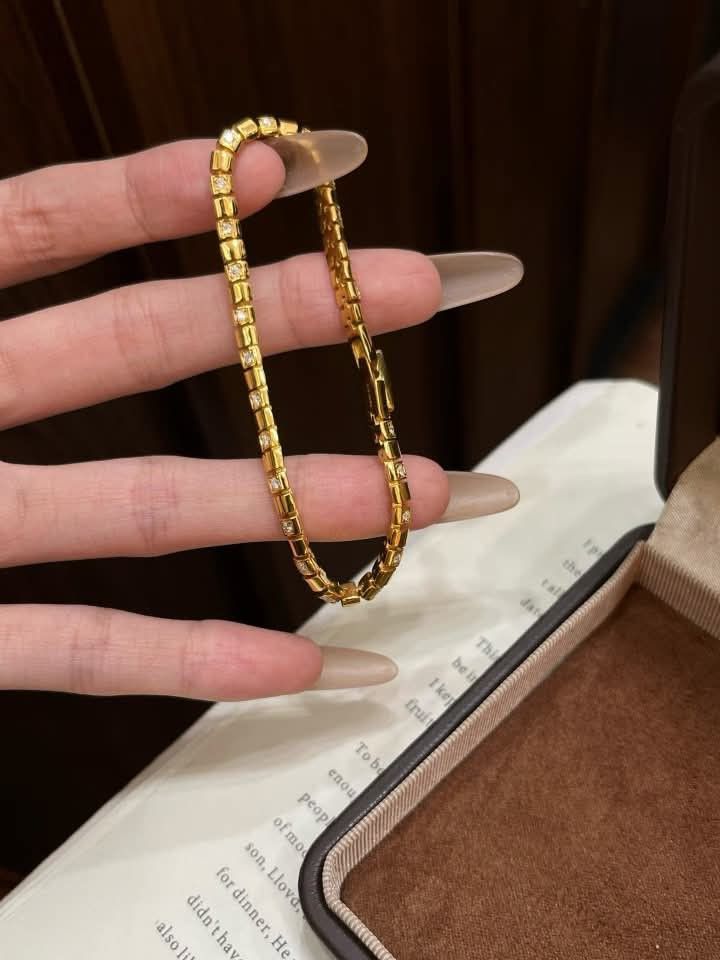 Solid Gold Diamond Inlay Square Tube Chain (Category: Bracelets) located in Malolos. Submitted by keenhorse_ef38ab (Listing ID 1469497960, Image 2). Description: Solid Gold Diamond Inlay Square Tube Chain A flawless blend of minimalist design and high-end opulence. This solid gold bracelet features structured, small square tube links interspersed with inlaid, brilliant-cut diamonds for a subtle yet captivating sparkle. NATURAL DIAMOND 18KARAT GOL
