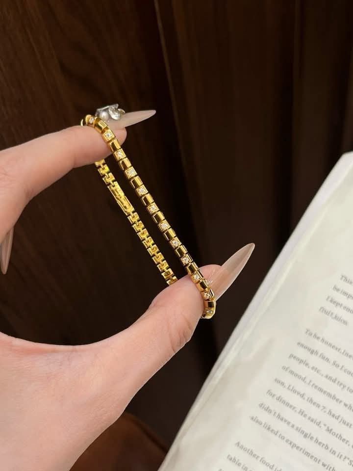 Solid Gold Diamond Inlay Square Tube Chain (Category: Bracelets) located in Malolos. Submitted by keenhorse_ef38ab (Listing ID 1469497960, Image 3). Description: Solid Gold Diamond Inlay Square Tube Chain A flawless blend of minimalist design and high-end opulence. This solid gold bracelet features structured, small square tube links interspersed with inlaid, brilliant-cut diamonds for a subtle yet captivating sparkle. NATURAL DIAMOND 18KARAT GOL