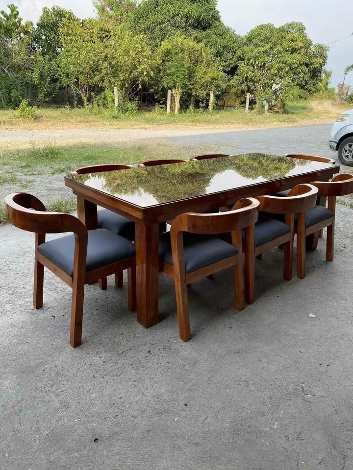 Solid mahogany wood (Category: Outdoor Furniture) located in Mabalacat. Submitted by arlenemamangun01 (Listing ID 1469566465, Image 1). Description: .